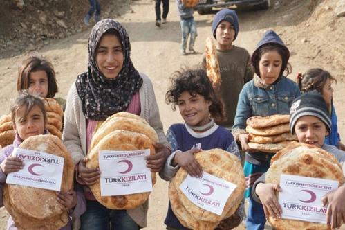 Suriyelilere pide bağışı Suriyelilere pide bağışı