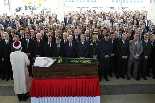 Solmaz Hisarcıklıoğlu son yolculuğuna uğurlandı Solmaz Hisarcıklıoğlu son yolculuğuna uğurlandı