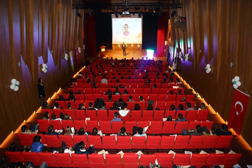 Yeni nesil girişimciler deneyimlerini anlattı Yeni nesil girişimciler deneyimlerini anlattı