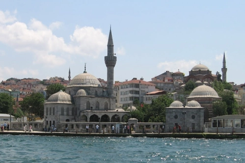 Üsküdar’da kuşların konamadığı cami Üsküdar’da kuşların konamadığı cami