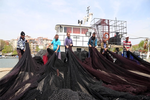 Balıkçıların ‘ağ mesaisi’ başladı Balıkçıların ‘ağ mesaisi’ başladı