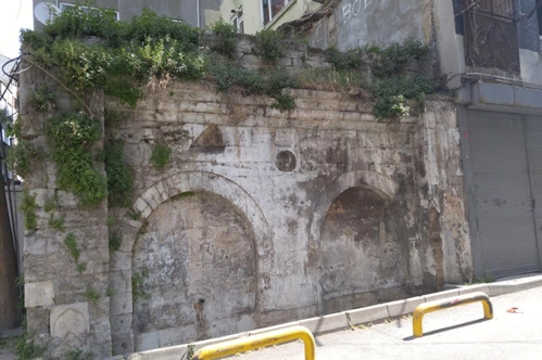 Bir semte adını veren çeşme Bir semte adını veren çeşme
