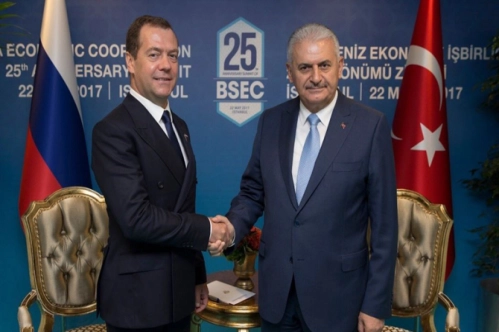 Medvedev: Kısıtlamaların kaldırılması kararı hızla hayata geçecek Medvedev: Kısıtlamaların kaldırılması kararı hızla hayata geçecek