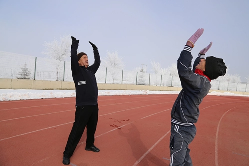 79 yaşındaki dedenin maraton azmi 79 yaşındaki dedenin maraton azmi