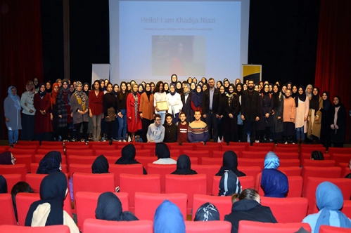 Pakistanlı mucize kız Hatice TİCARET’te konferans verdi Pakistanlı mucize kız Hatice TİCARET’te konferans verdi