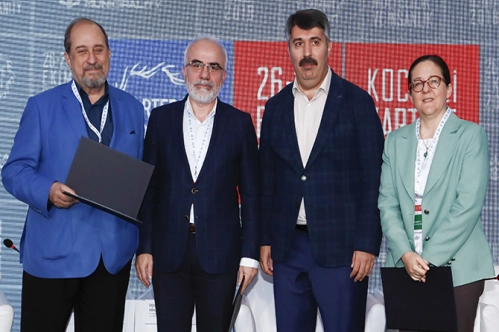 Kadın ve Aile Araştırma Merkezi Göç Zirvesi’nde Kadın ve Aile Araştırma Merkezi Göç Zirvesi’nde