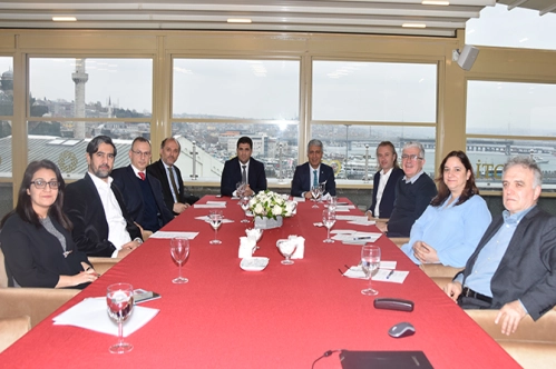 Türk dizilerini seyreden Türk yazarlarını istiyor Türk dizilerini seyreden Türk yazarlarını istiyor