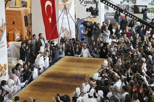 ‘Dünyanın en büyük baklavası’ ödülü Türkiye’nin ‘Dünyanın en büyük baklavası’ ödülü Türkiye’nin