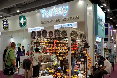 Çin’deki Canton Fuarı’nda Türkiye’nin yıldızı parladı Çin’deki Canton Fuarı’nda Türkiye’nin yıldızı parladı