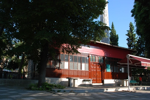 Yedikule’de huzurlu bir köşe: Hacı Evhad Camii Yedikule’de huzurlu bir köşe: Hacı Evhad Camii