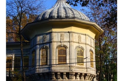 Topkapı Sarayı’nın sokağa bakan yüzü Alay Köşkü Topkapı Sarayı’nın sokağa bakan yüzü Alay Köşkü