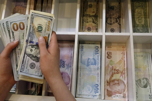 Döviz tevdiat hesaplarında kesinti oranları artırıldı Döviz tevdiat hesaplarında kesinti oranları artırıldı