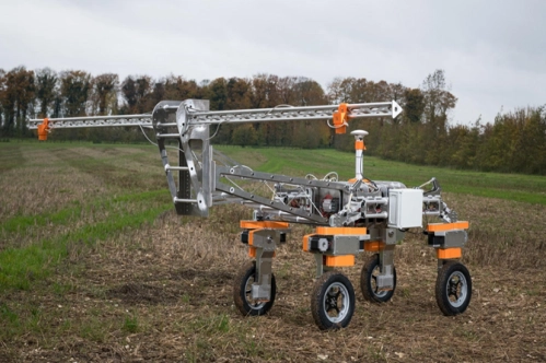 Ayrık otu avcısı robot Ayrık otu avcısı robot