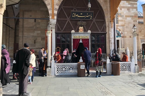Yabancı turistlerin Mevlana aşkı Yabancı turistlerin Mevlana aşkı