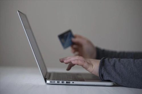 e-ticaret 2020'yi rekorlarla geride bırakıyor e-ticaret 2020'yi rekorlarla geride bırakıyor