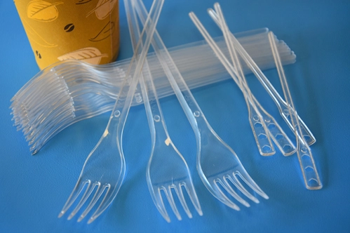 Sıra tek kullanımlık plastik çatal-bıçakta Sıra tek kullanımlık plastik çatal-bıçakta