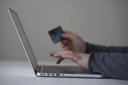 Ticaret Bakanlığı’ndan 'internet alışverişi' uyarısı Ticaret Bakanlığı’ndan 'internet alışverişi' uyarısı