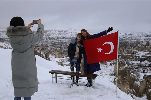 Turistler yeme-içme ve ulaştırmaya yaklaşık 2 milyar dolar harcadı Turistler yeme-içme ve ulaştırmaya yaklaşık 2 milyar dolar harcadı
