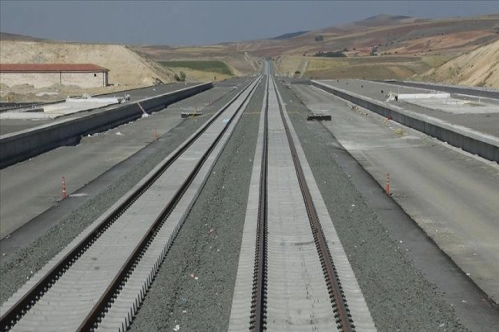 Ulaştırma sektöründe bu yıl 42,5 milyar liralık yatırım yapılacak Ulaştırma sektöründe bu yıl 42,5 milyar liralık yatırım yapılacak