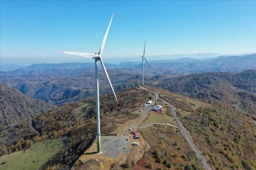 Türkiye'de geçen yıl yenilenebilir enerjiye yaklaşık 7 milyar dolar yatırım yapıldı Türkiye'de geçen yıl yenilenebilir enerjiye yaklaşık 7 milyar dolar yatırım yapıldı