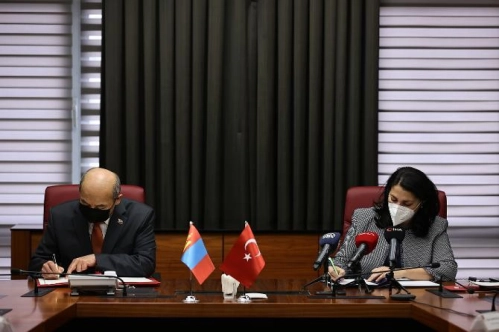 Türkiye ile Moğolistan serbest bölgeler alanında iş birliğine gitti Türkiye ile Moğolistan serbest bölgeler alanında iş birliğine gitti