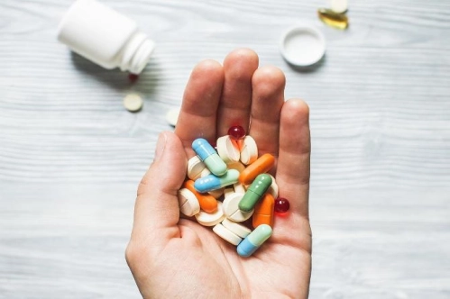 8 bin 920 ilaç için yılda 40 milyar TL'yi aşkın kaynak ayrılıyor 8 bin 920 ilaç için yılda 40 milyar TL'yi aşkın kaynak ayrılıyor