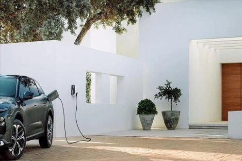 Avrupa'da en çok elektrikli ve hibrit otomobiller satılıyor Avrupa'da en çok elektrikli ve hibrit otomobiller satılıyor
