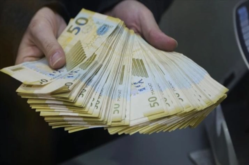 Alım satıma konu dövizlere Azerbaycan yeni manatı ile BAE dirhemi eklendi Alım satıma konu dövizlere Azerbaycan yeni manatı ile BAE dirhemi eklendi