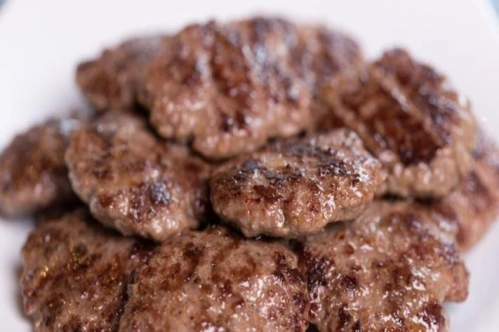 Türkiye ve İsveç'te en çok tercih edilen yemek köfte Türkiye ve İsveç'te en çok tercih edilen yemek köfte
