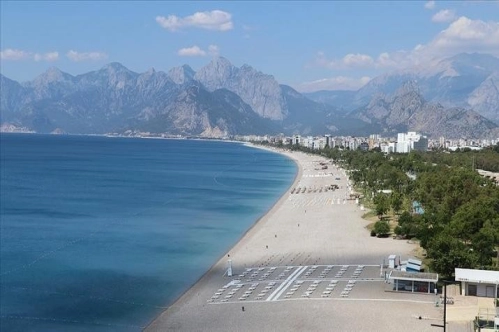 Turizmciler, Rusya'nın uçuş kısıtlaması kararının 'tatilcileri' de üzeceğini düşünüyor Turizmciler, Rusya'nın uçuş kısıtlaması kararının 'tatilcileri' de üzeceğini düşünüyor