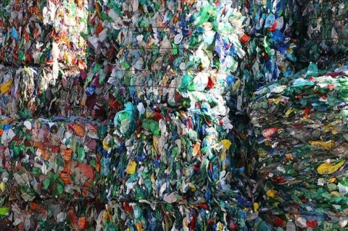 Tek kullanımlık plastik atığın yarısından fazlasının arkasında 20 şirket var Tek kullanımlık plastik atığın yarısından fazlasının arkasında 20 şirket var