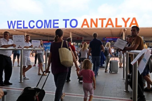 Antalya Havalimanı'na günde 19-20 bin arası Rus turist iniyor Antalya Havalimanı'na günde 19-20 bin arası Rus turist iniyor