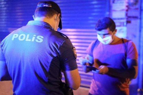 İstanbul'da yılbaşından bu yana 38 bin 251 düzensiz göçmen yakalandı İstanbul'da yılbaşından bu yana 38 bin 251 düzensiz göçmen yakalandı