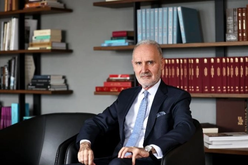 Aşısızlara karşı caydırıcı önlemler kararlılıkla alınmalı Aşısızlara karşı caydırıcı önlemler kararlılıkla alınmalı