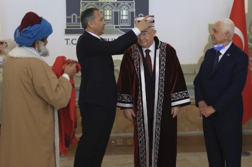 ‘İlin ahisi’ Kaftan giydi şed kuşandı ‘İlin ahisi’ Kaftan giydi şed kuşandı
