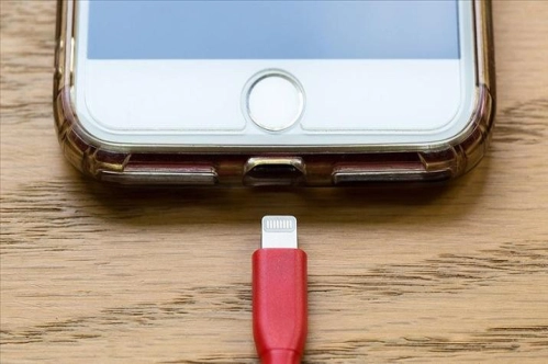 AB'den akıllı telefonlara tek tip şarj girişimi AB'den akıllı telefonlara tek tip şarj girişimi