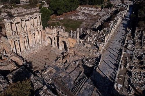 Turizm geliri, 2021'de bir önceki yıla göre yüzde 103 artarak 24 milyar 482 milyon 332 bin dolara yükseldi Turizm geliri, 2021'de bir önceki yıla göre yüzde 103 artarak 24 milyar 482 milyon 332 bin dolara yükseldi