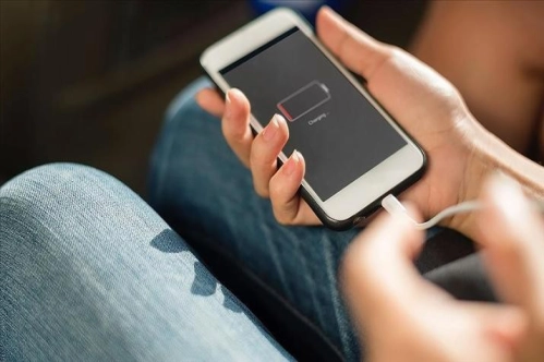 AB, akıllı telefonlara tek tip şarj girişi şartı getirdi AB, akıllı telefonlara tek tip şarj girişi şartı getirdi