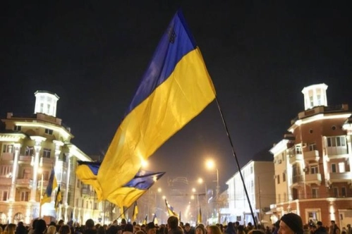 Ukrayna'da nakit para çekimine sınırlama getirildi Ukrayna'da nakit para çekimine sınırlama getirildi
