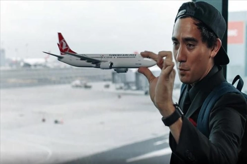 THY ünlü fenomen Zach King ile yeni bir reklam filmi çekti THY ünlü fenomen Zach King ile yeni bir reklam filmi çekti