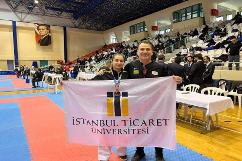 Karate şampiyonasında büyük başarı Karate şampiyonasında büyük başarı