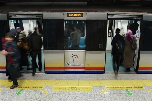 Marmaray'da, bir günde taşınan 580 bin 560 yolcuyla rekor tazelendi Marmaray'da, bir günde taşınan 580 bin 560 yolcuyla rekor tazelendi