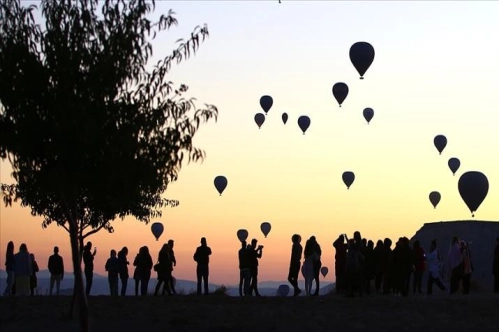 Yerli turistler geçen yıl seyahate 58.1 milyar lira harcadı Yerli turistler geçen yıl seyahate 58.1 milyar lira harcadı
