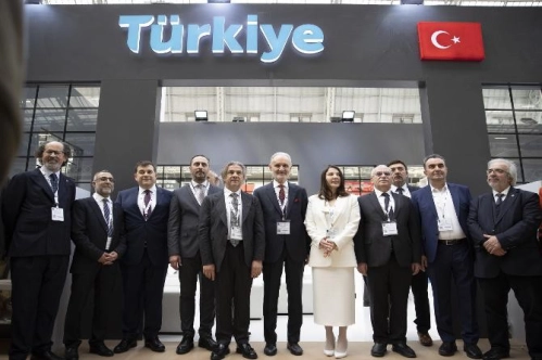 Londra Kitap Fuarı'nda Türkiye standı büyük ilgi görüyor Londra Kitap Fuarı'nda Türkiye standı büyük ilgi görüyor