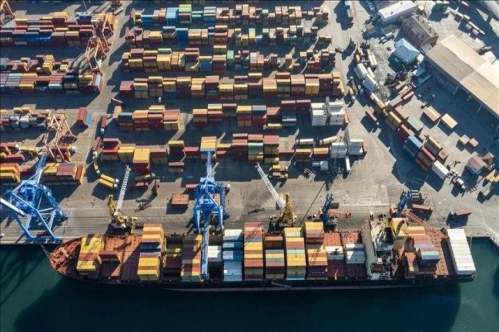 Türkiye komşularına yılın ilk çeyreğinde 5,6 milyar dolarlık ihracat yaptı Türkiye komşularına yılın ilk çeyreğinde 5,6 milyar dolarlık ihracat yaptı