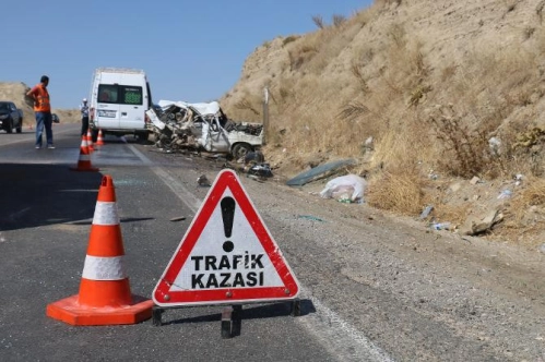 Geçen yıl 1 milyon 186 bin 353 trafik kazası oldu Geçen yıl 1 milyon 186 bin 353 trafik kazası oldu