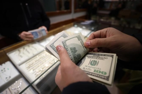Dövizde kimlik tespit sınırı 5 bin dolara çıktı Dövizde kimlik tespit sınırı 5 bin dolara çıktı