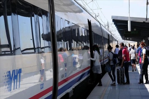 Kurban Bayramı nedeniyle tren hatlarında 51 bin 638 kişilik kapasite artışı yapıldı Kurban Bayramı nedeniyle tren hatlarında 51 bin 638 kişilik kapasite artışı yapıldı