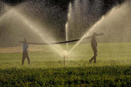 Tarım ve Orman Bakanlığı, sulama sistemi projelerine 300 milyon liralık hibe tahsis etti Tarım ve Orman Bakanlığı, sulama sistemi projelerine 300 milyon liralık hibe tahsis etti