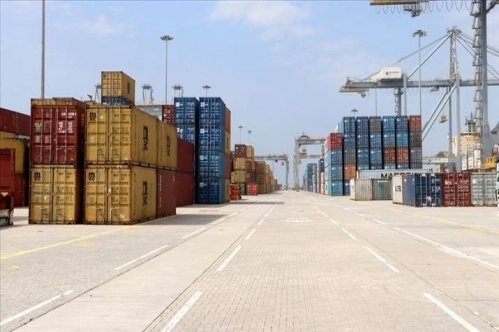 Türk limanlarında yılın ilk yarısında 273 milyon ton yük elleçlendi Türk limanlarında yılın ilk yarısında 273 milyon ton yük elleçlendi